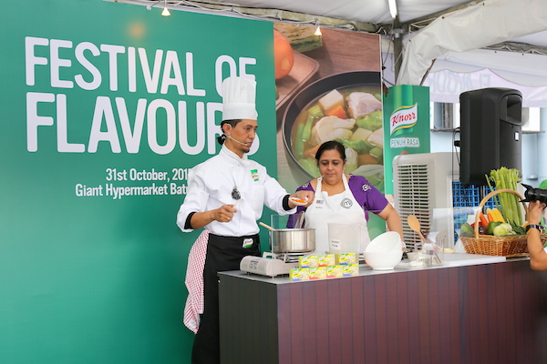 Cooking demonstration by Chef Yang from Knorr and MasterChef Asia contestant Jasbir Kaur