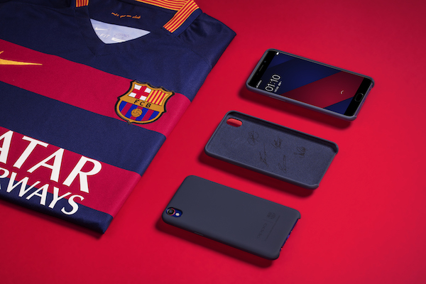 The protective case features laser-printed signatures from five top Barça players