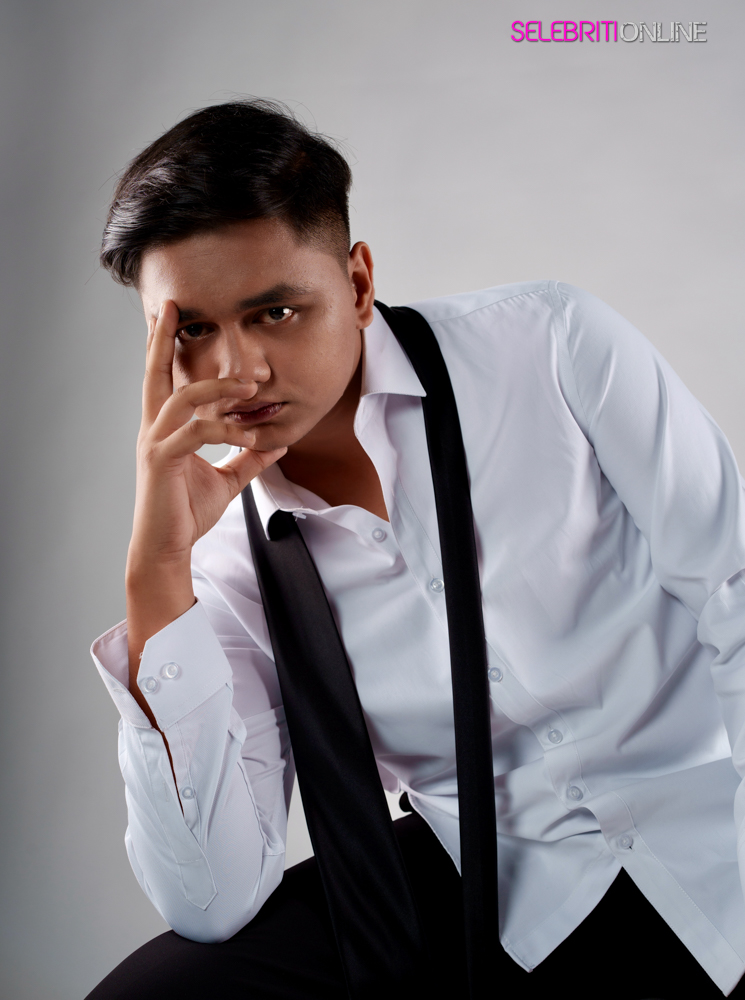 selebritionline portal hiburan memaparkan Fairuz Syazwan Sendirian