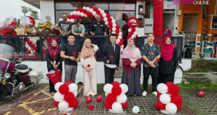 Datuk Aznil Haji Nawawi tetamu khas pelancaran Ahmad Fried Chicken Cawangan Ke-44 di Kota Warisan