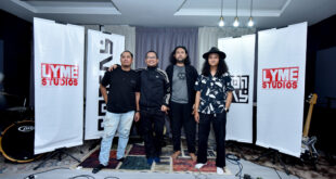 Band Roncas bersama visual psychedelic Jahal