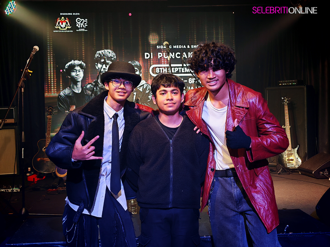 BluntSheep Lancar Mini Album Di Puncak Dunia