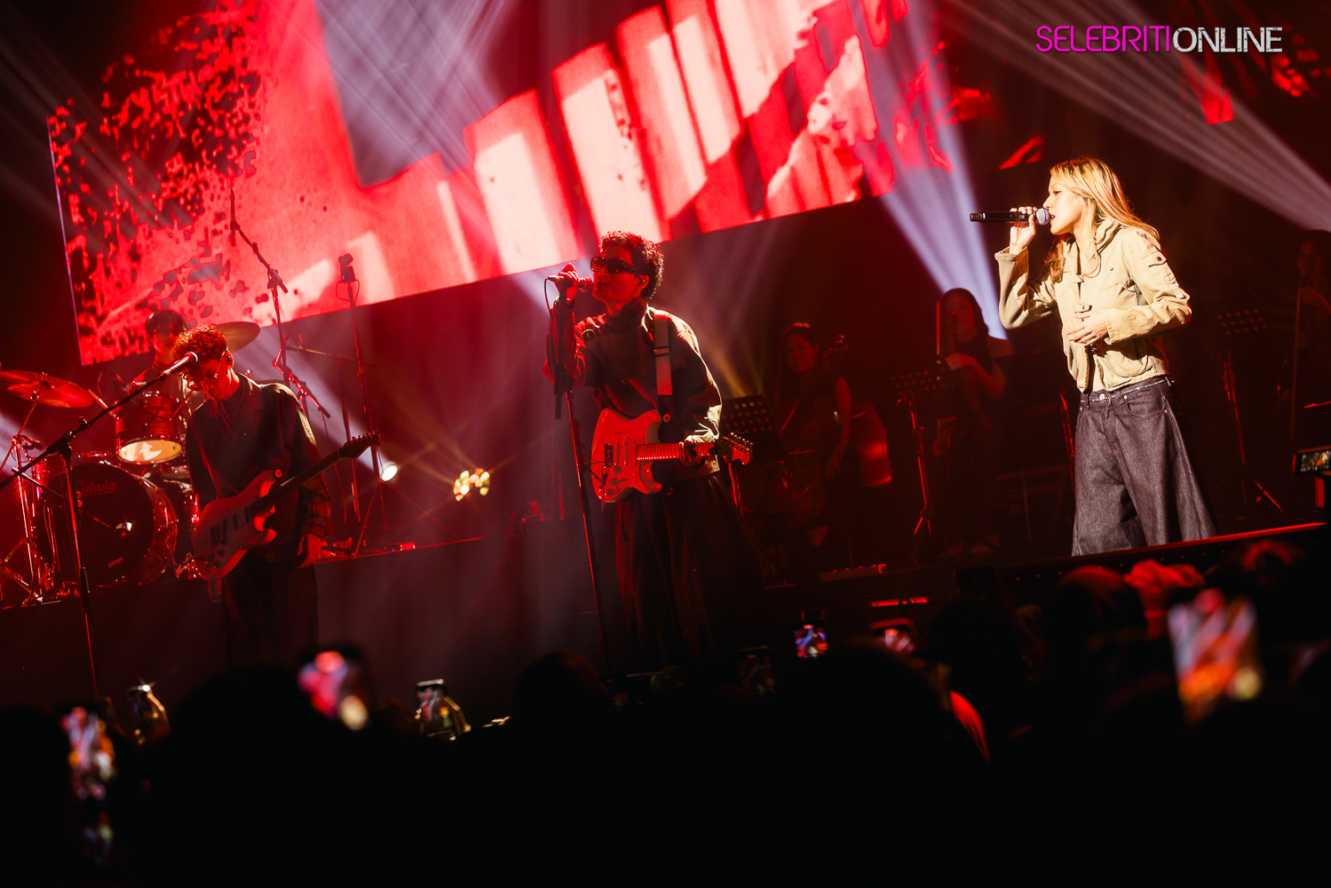Midnight Fusic di atas pentas Zepp KL sempena konsert Forevermore 2025