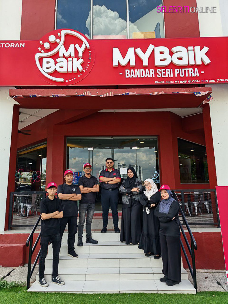 Dato’ Hifdzi Hamzah pelancaran jenama Ayam Goreng MyBaik di Bandar Seri Putra.