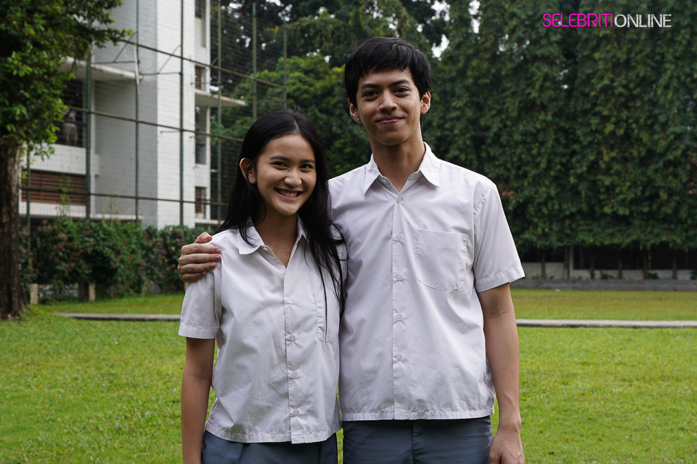 Poster filem Rangga & Cinta versi muzikal penuh warna dan romantik