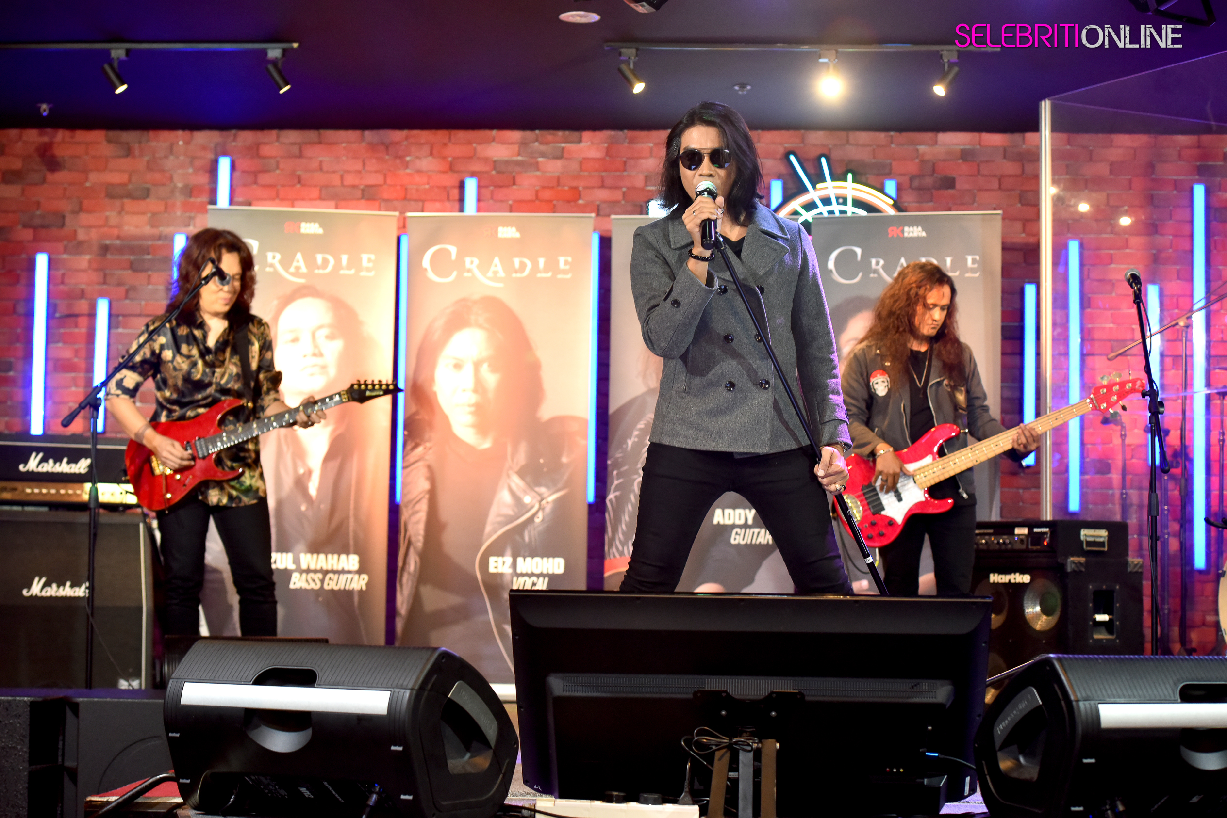 Cradle kembali dengan album baharu Hela Nafasku dalam gaya rock moden.