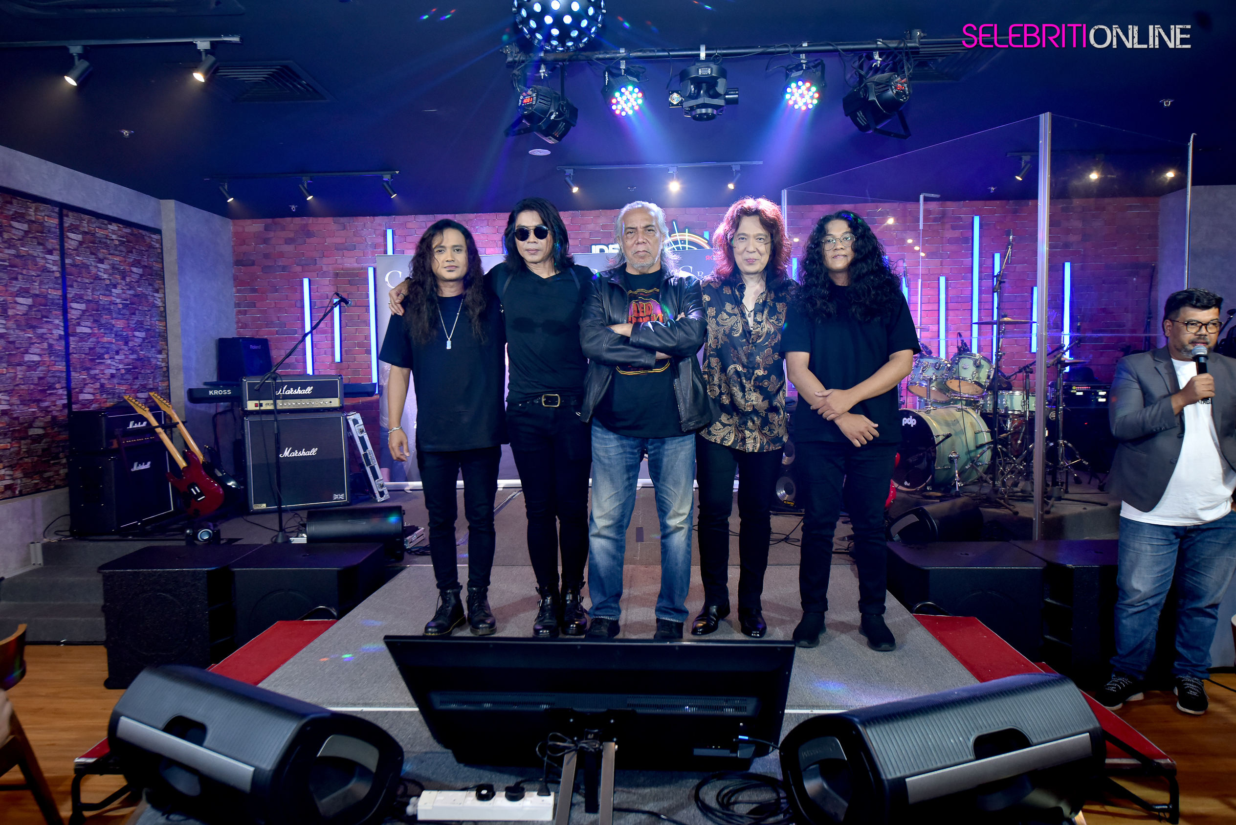 Cradle kembali dengan album baharu Hela Nafasku dalam gaya rock moden.