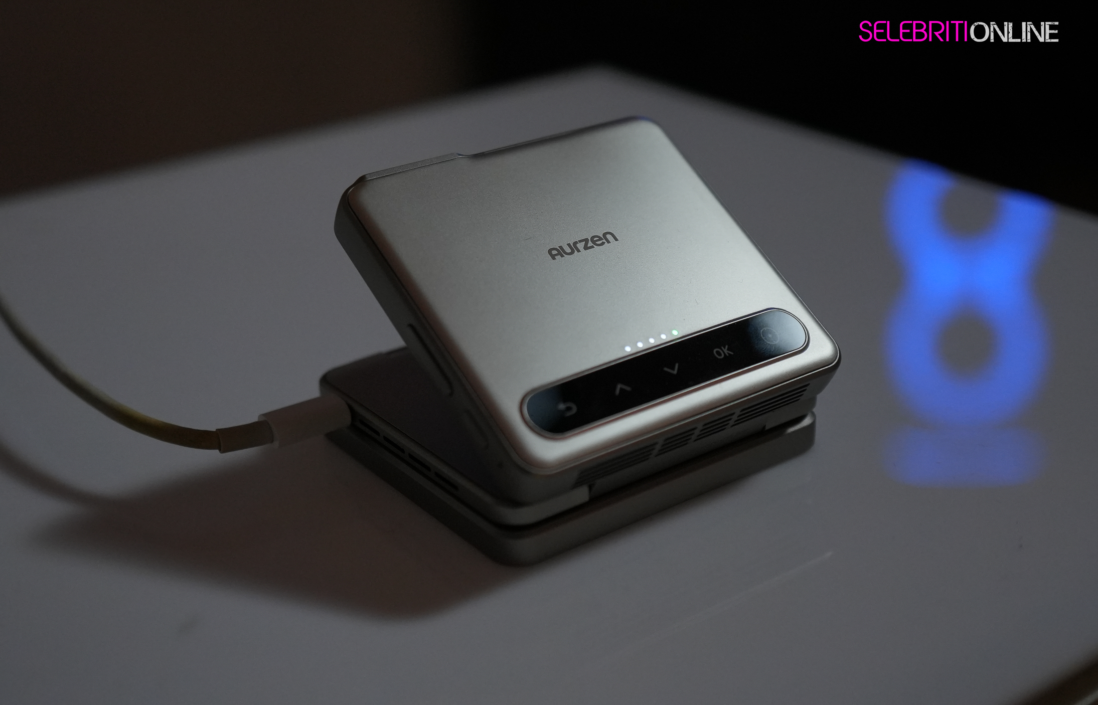 projektor aurzen zip reka bentuk tiga lipatan