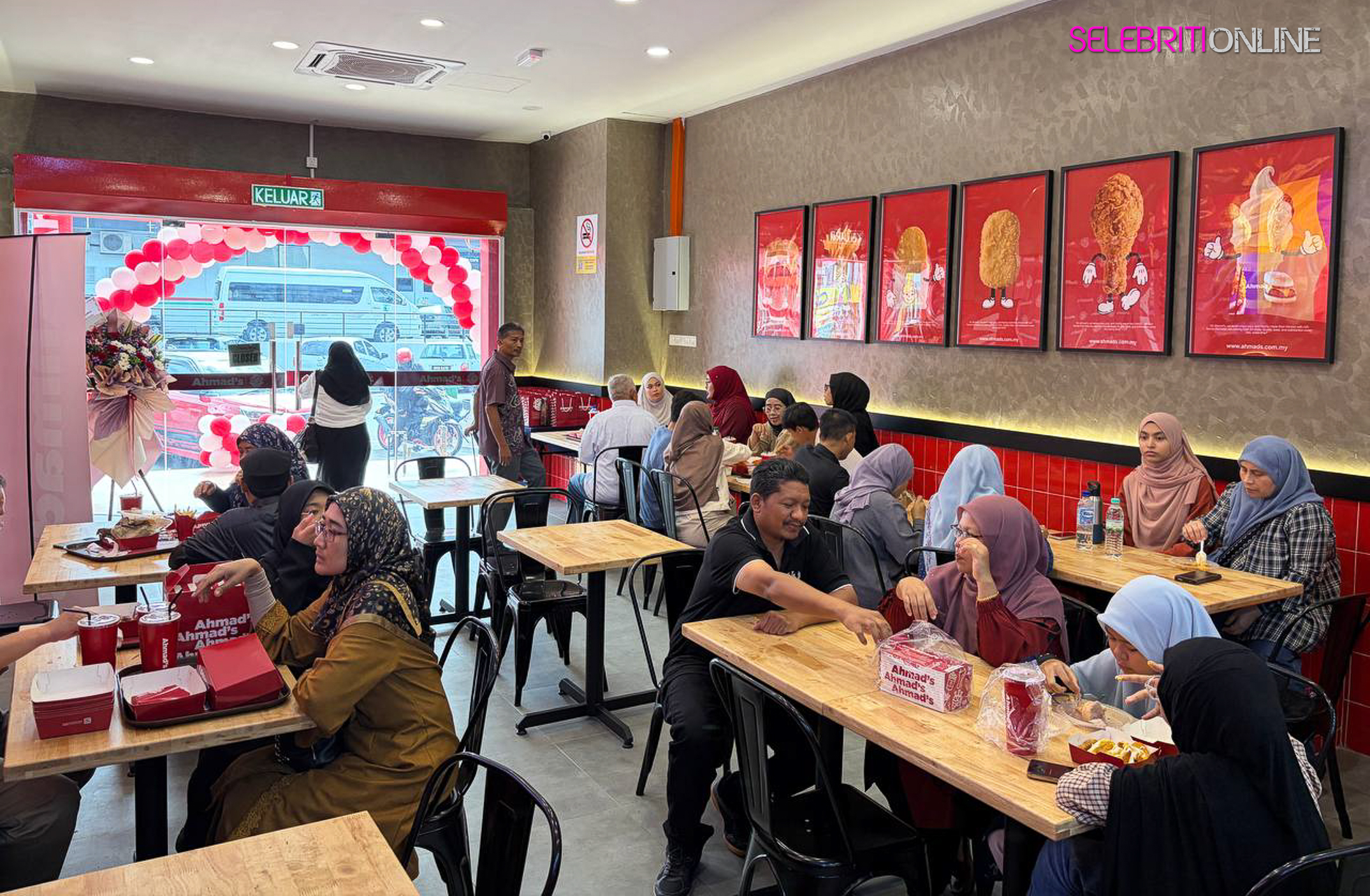Outlet baharu Ahmad’s di TTDI Jaya dengan rekaan moden dan mesra keluarga.