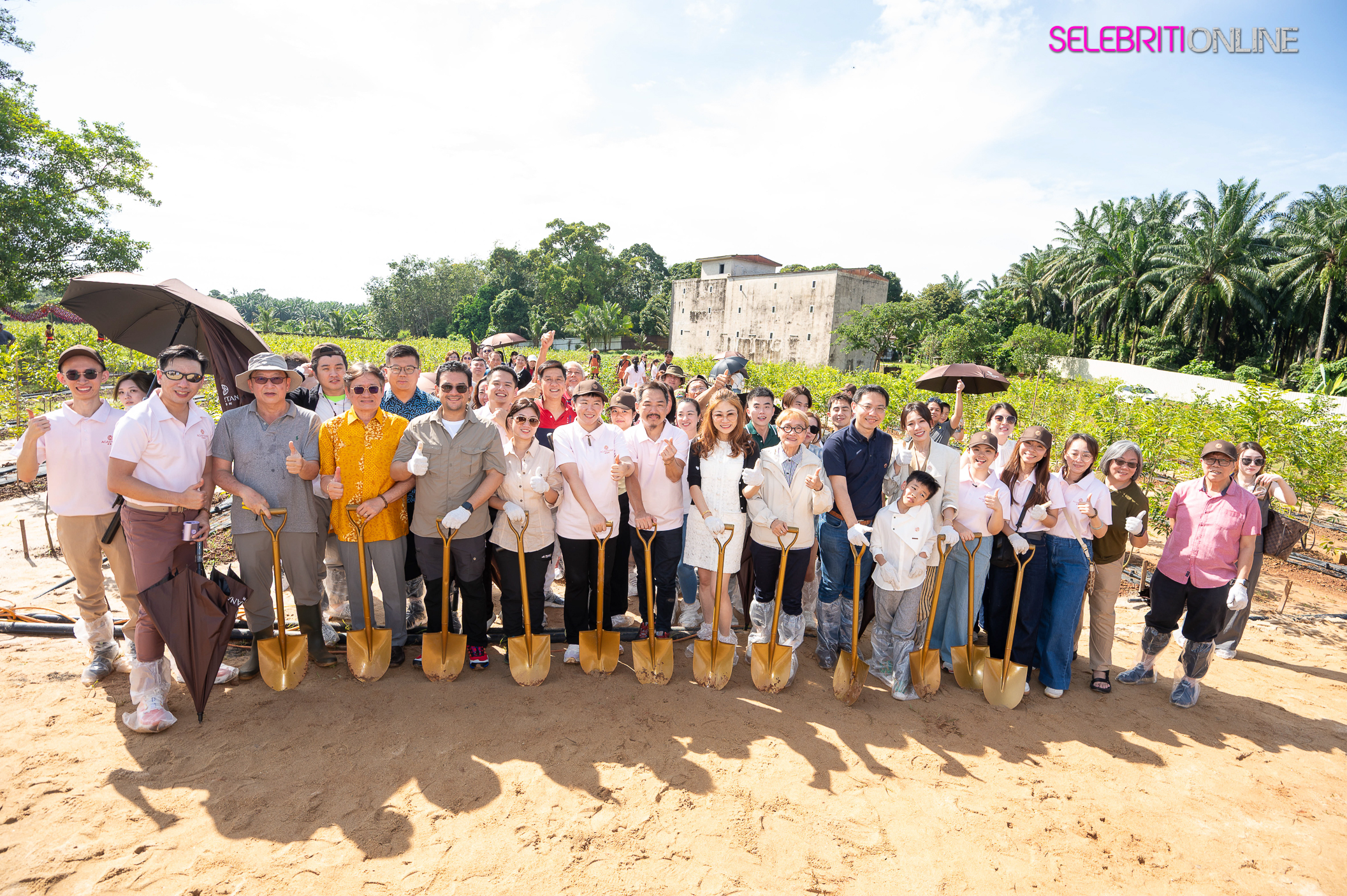 Jessica Tan dan Jeremy Khor melancarkan Agartana Orchard sebagai simbol legasi gaharu mampan Malaysia.