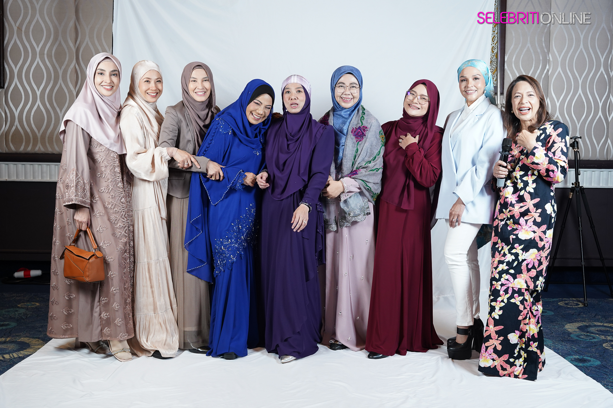 Tiga tokoh wanita Malaysia dalam siri The Orchid Journey.