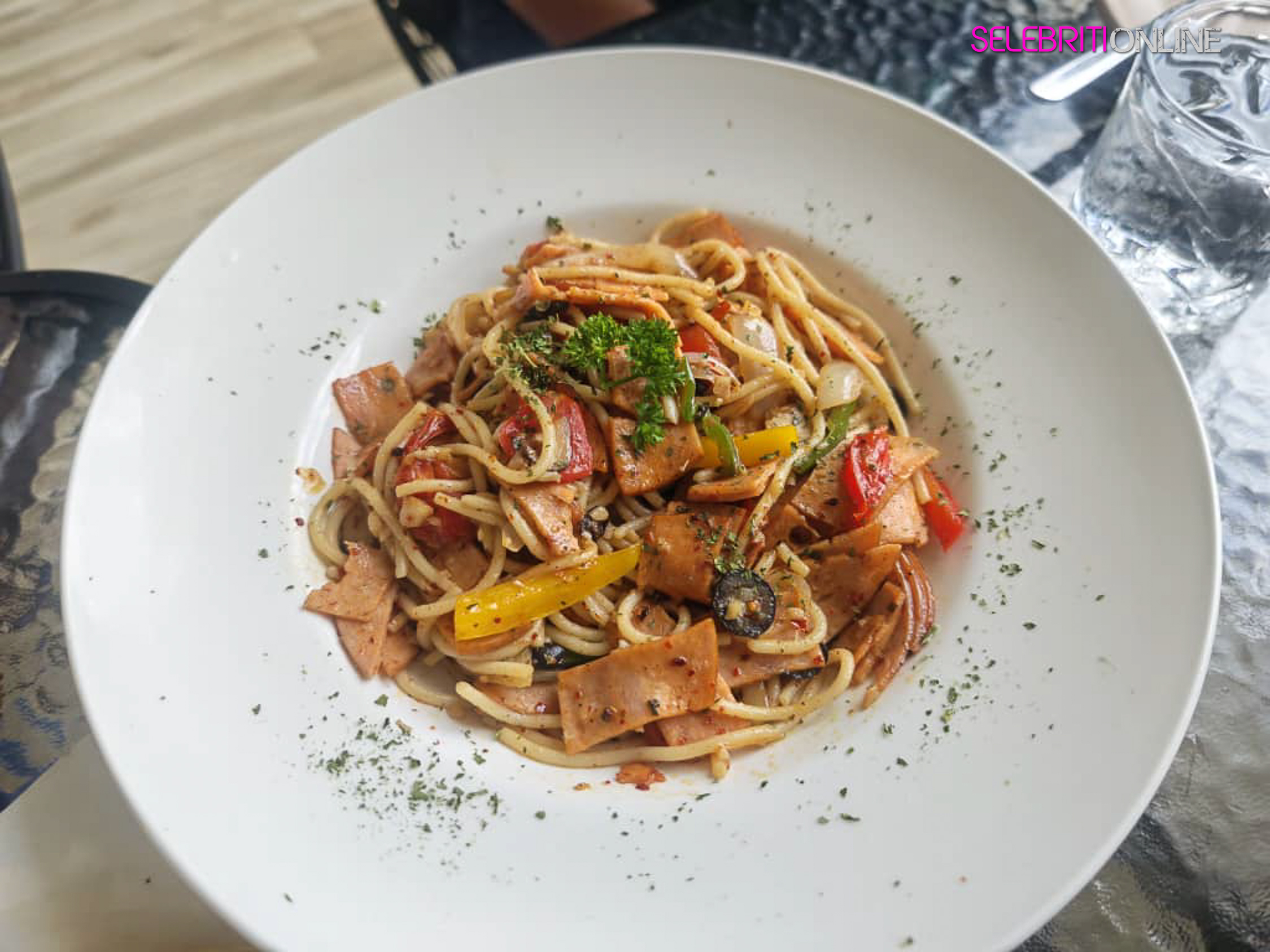 BIENZ Putrajaya dengan pizza A5 Wagyu dan ruang makan luas