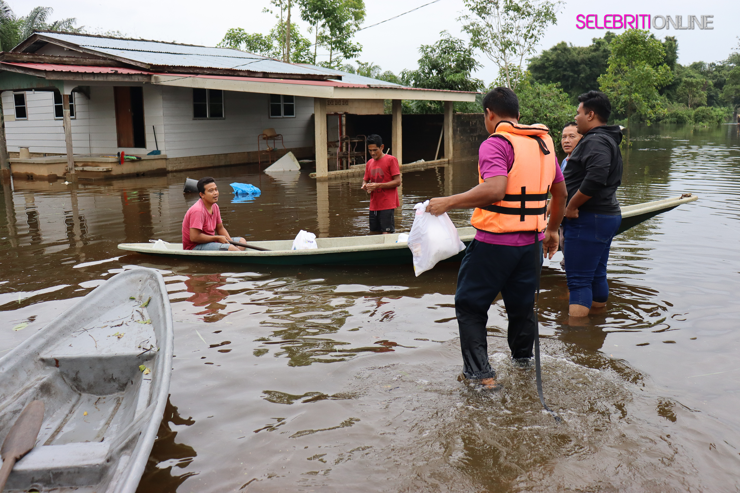 CelcomDigi salur bantuan banjir di pusat pemindahan sementara