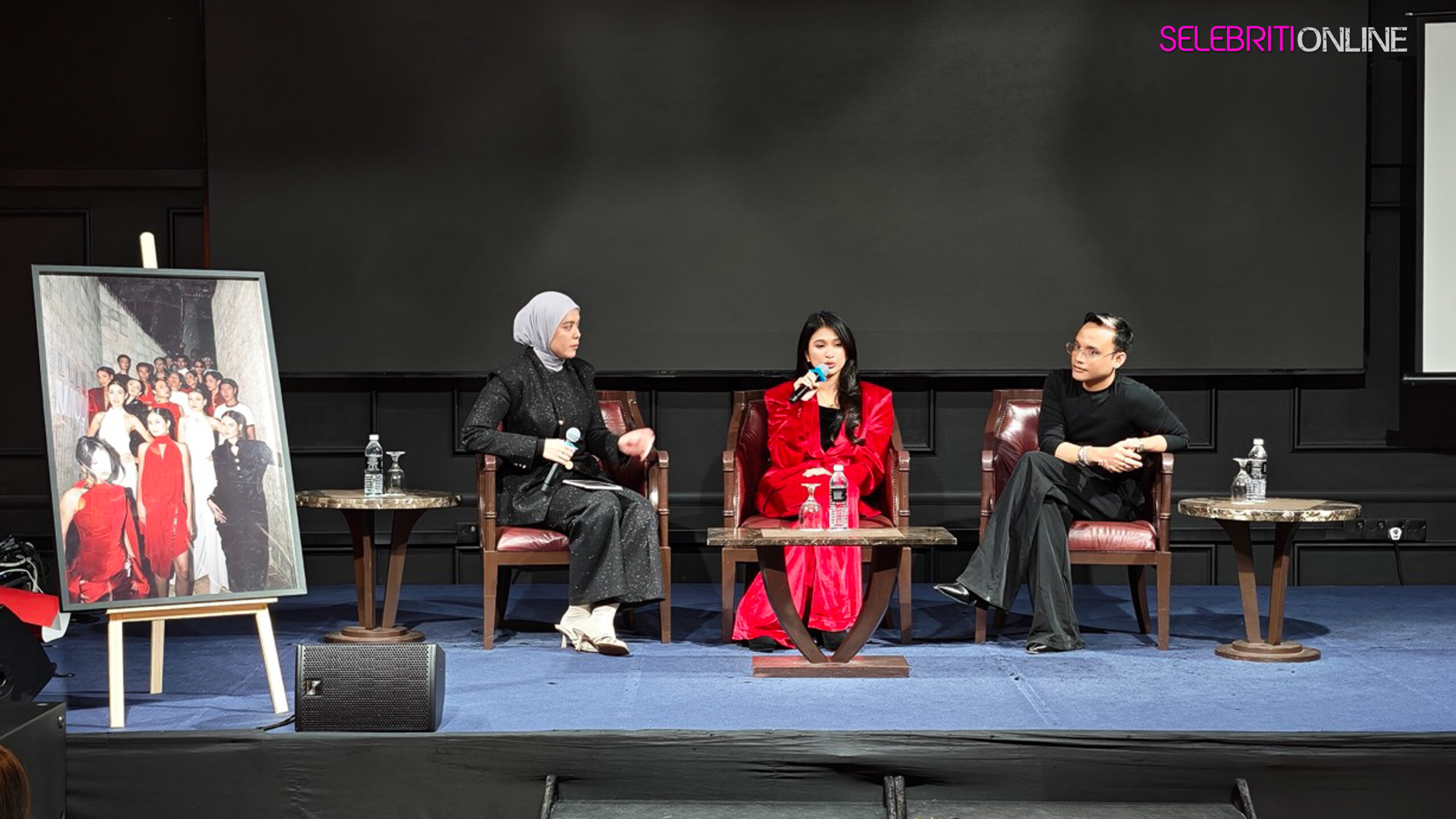 MODEL MENGGAYAKAN KOLEKSI TERBAHARU HER SERIES NELISSA NIZAM YANG ELEGAN.