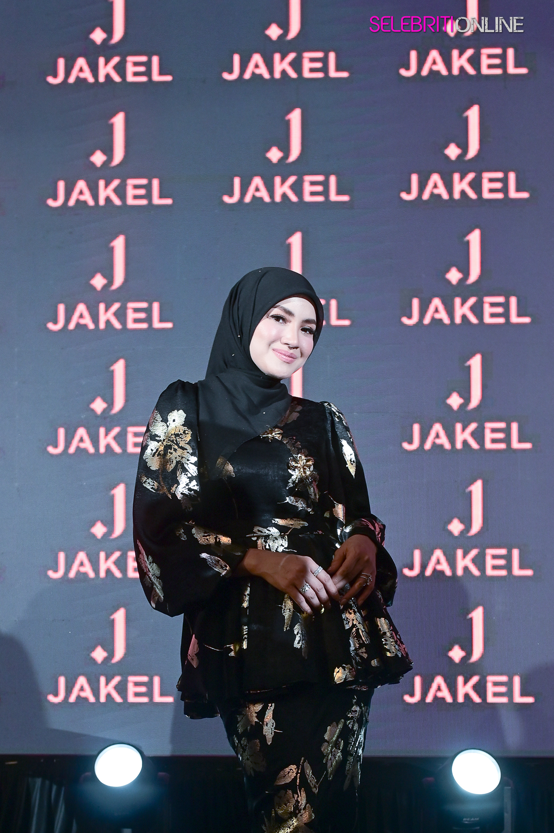 Poster rasmi Jakel Fenomena Raya 2026 menampilkan Fazura dan barisan duta utama dalam busana raya eksklusif di Kuala Lumpur