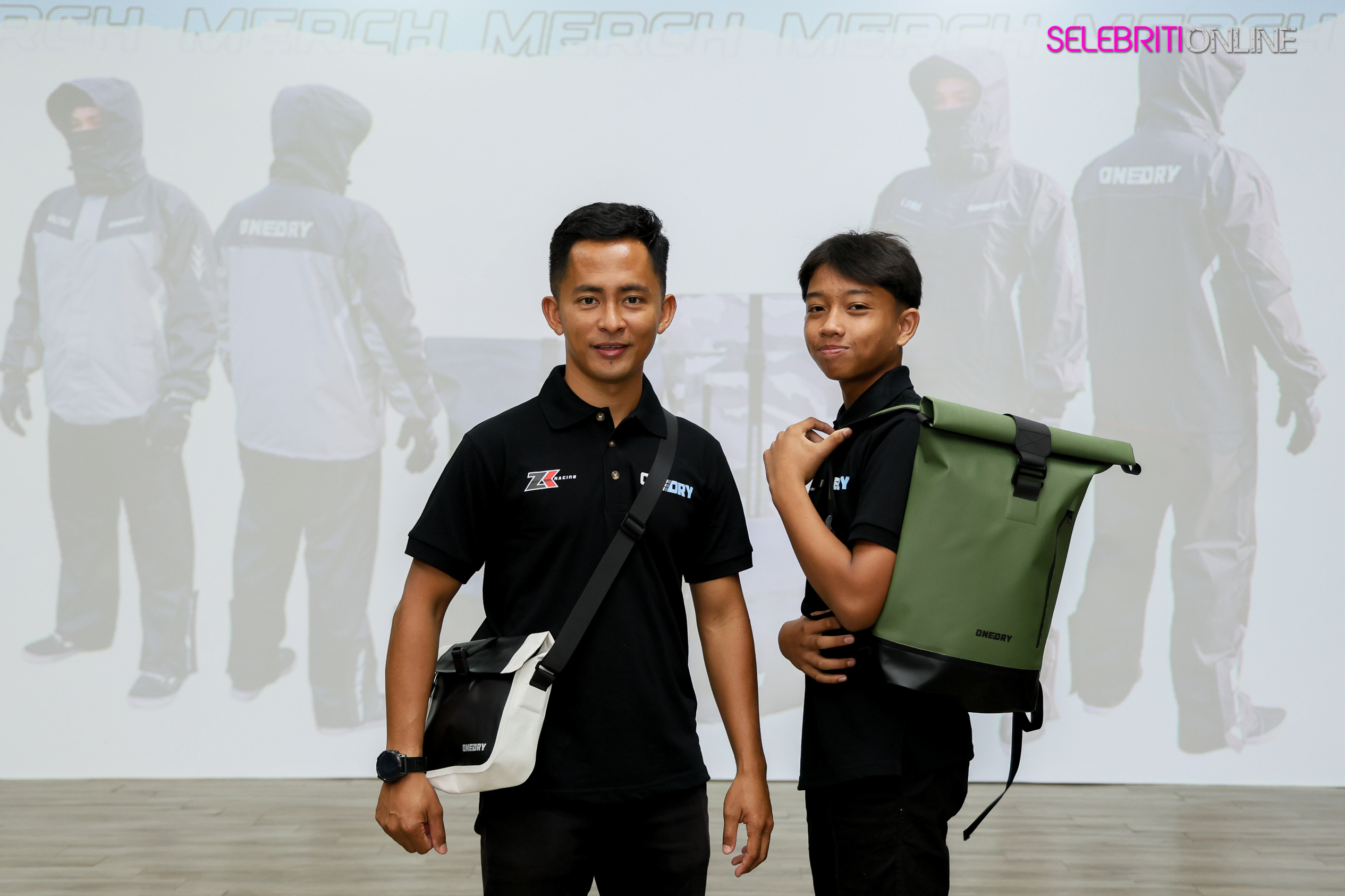 Majlis menandatangani perjanjian penajaan Onedry bersama ZK Racing yang menampilkan Hakim Danish dan Qabil Irfan di MAEPS Serdang.