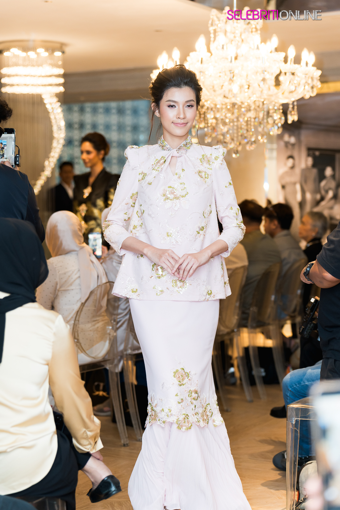Koleksi baju kurung dan kebaya eksklusif Rizman Ruzaini Raya 2026 di Maison Rizman Ruzaini.