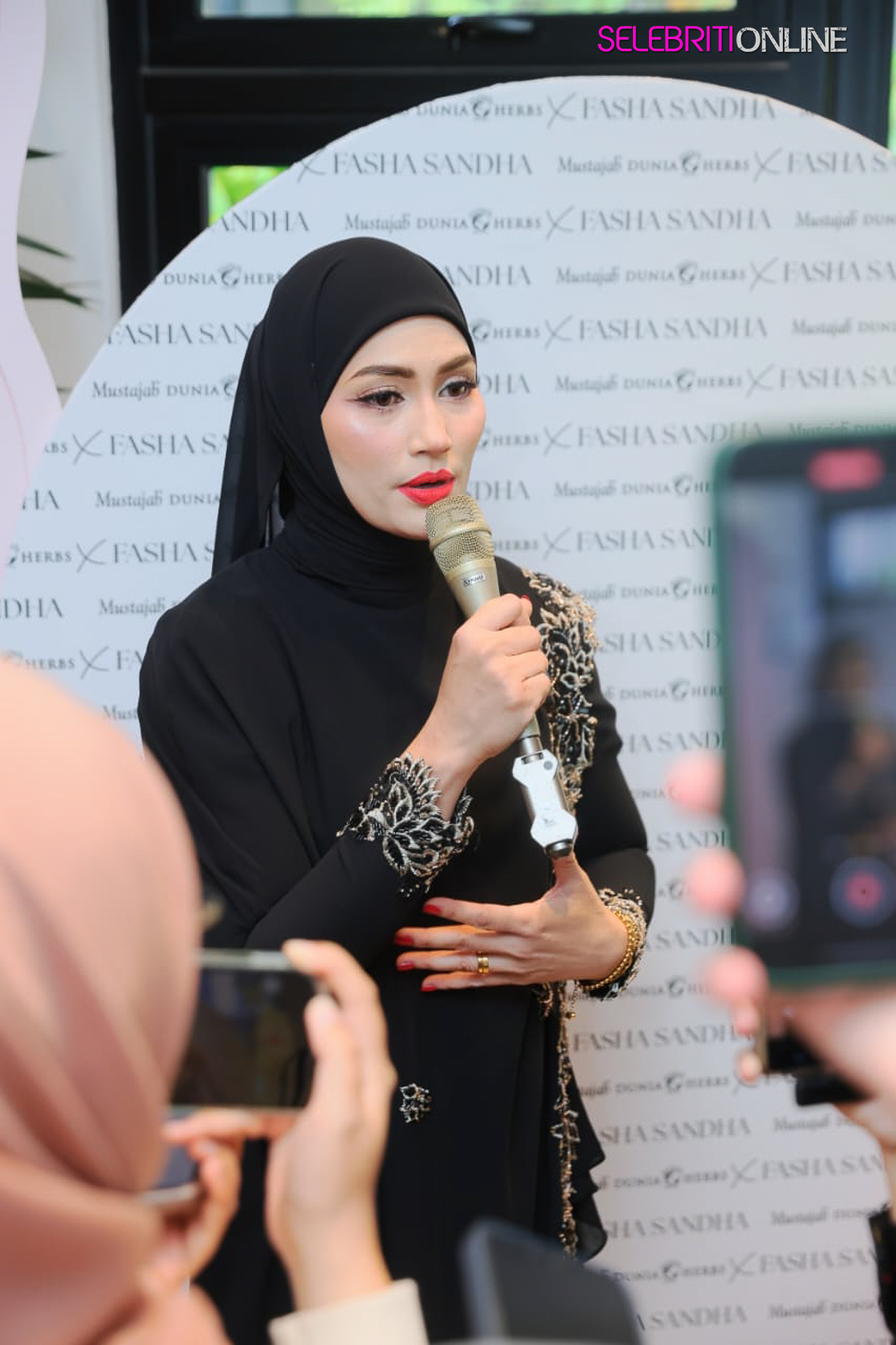Fasha Sandha sebagai duta Dunia Herbs Mustajab