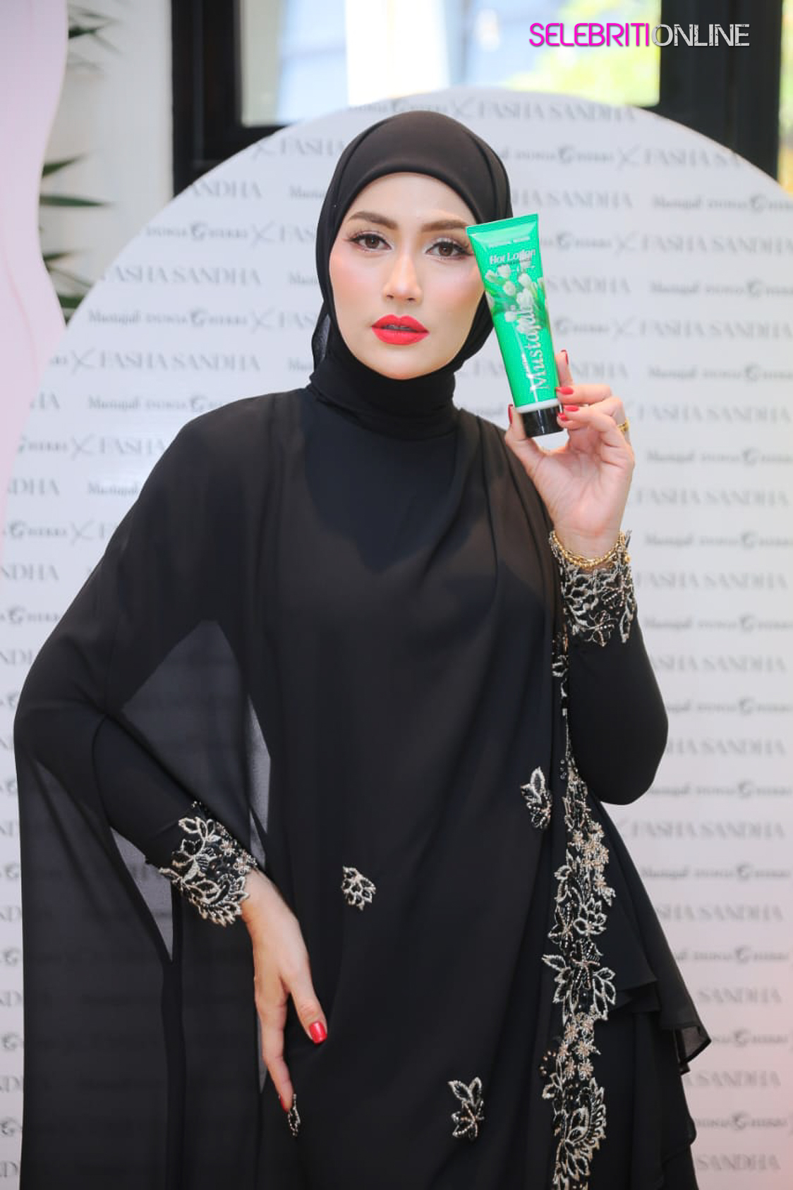 Fasha Sandha sebagai duta Dunia Herbs Mustajab