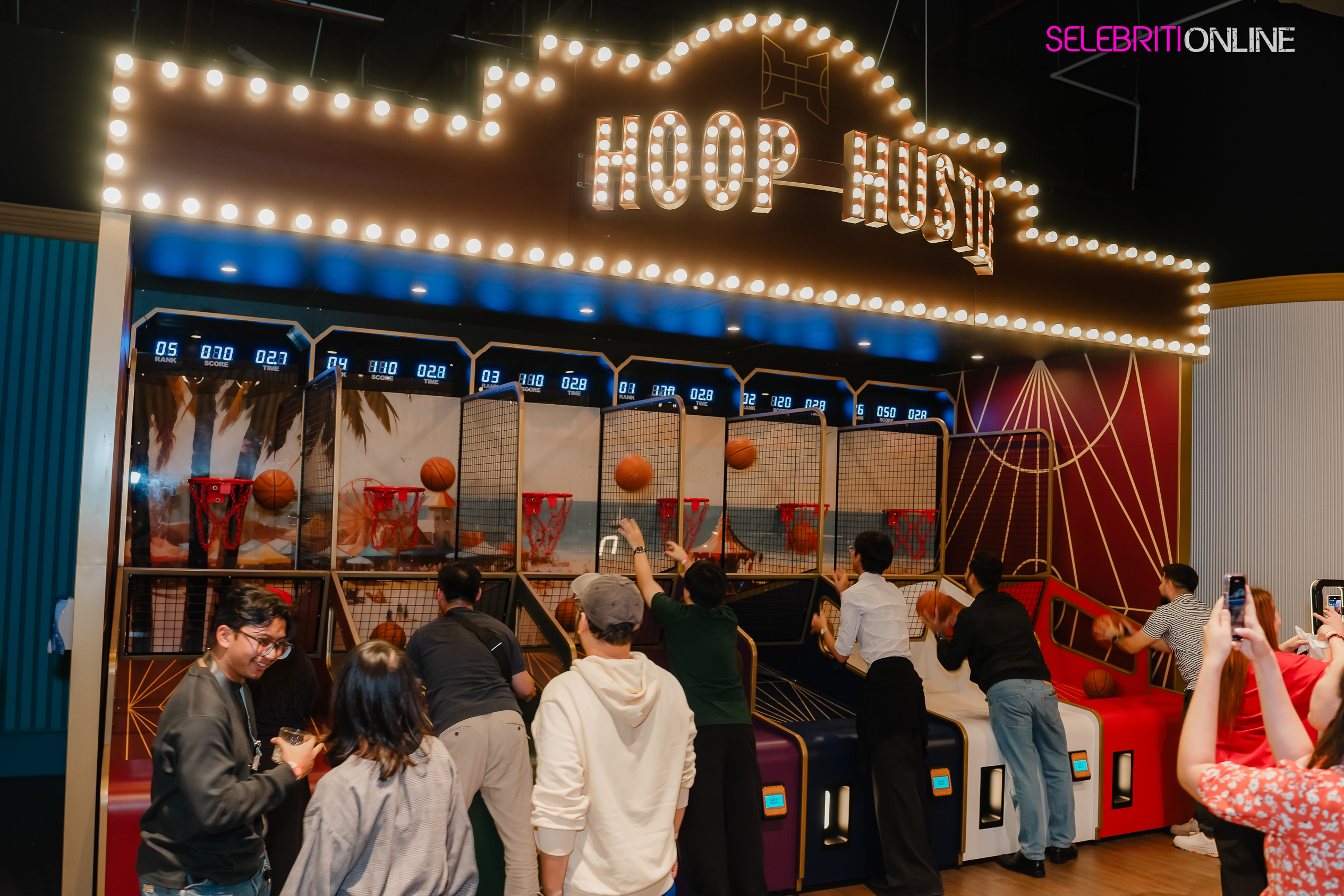 Pelbagai paparan visual menarik di Carousel & Co Avenue K