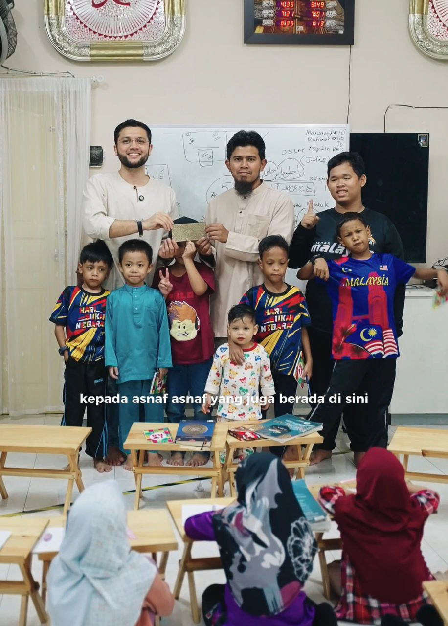 PU Riz bersama penghuni Rumah Titian Kaseh dalam program Quranic Madani.