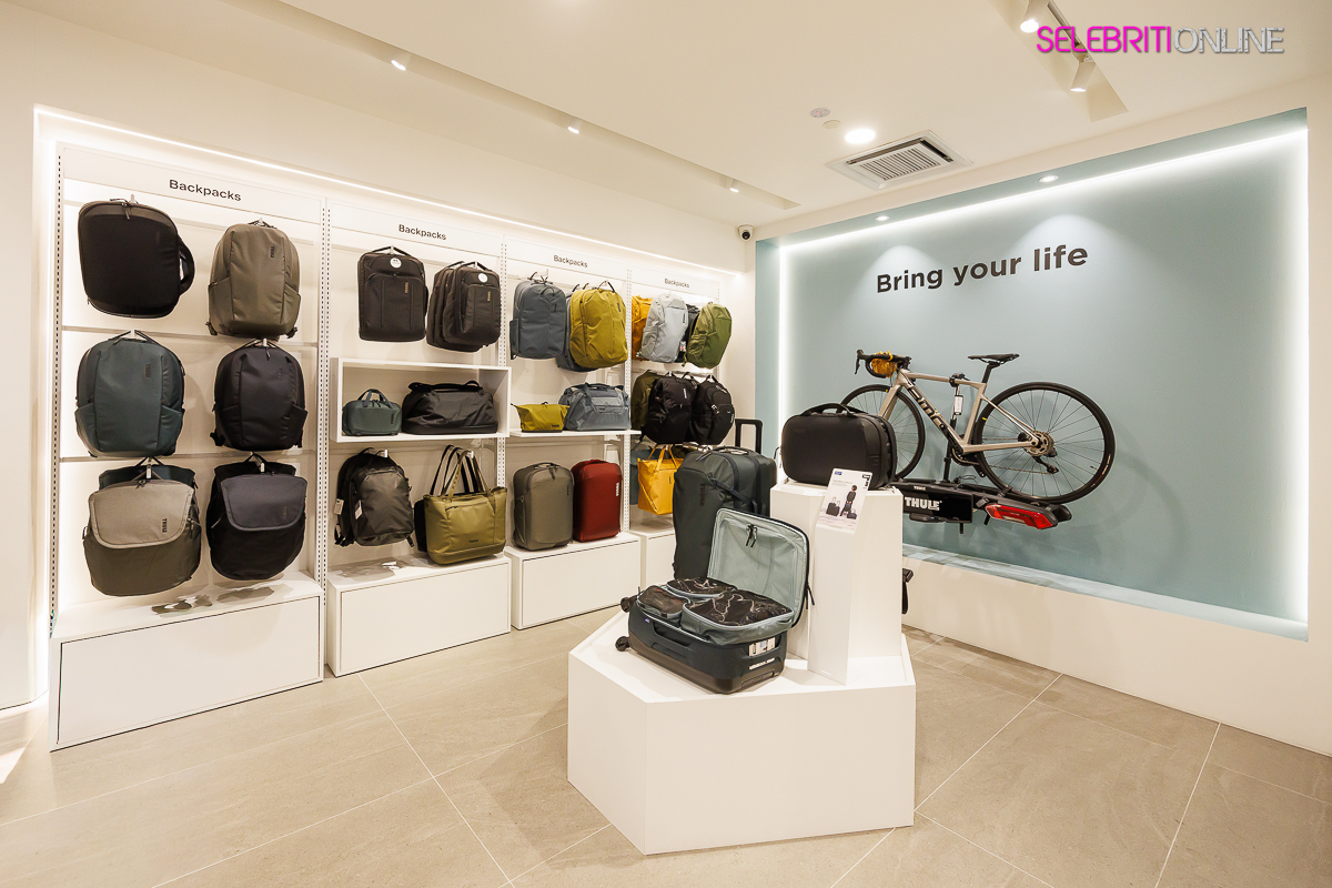 Thule Concept Store di Mid Valley Megamall mempamerkan rangkaian produk premium untuk gaya hidup aktif.