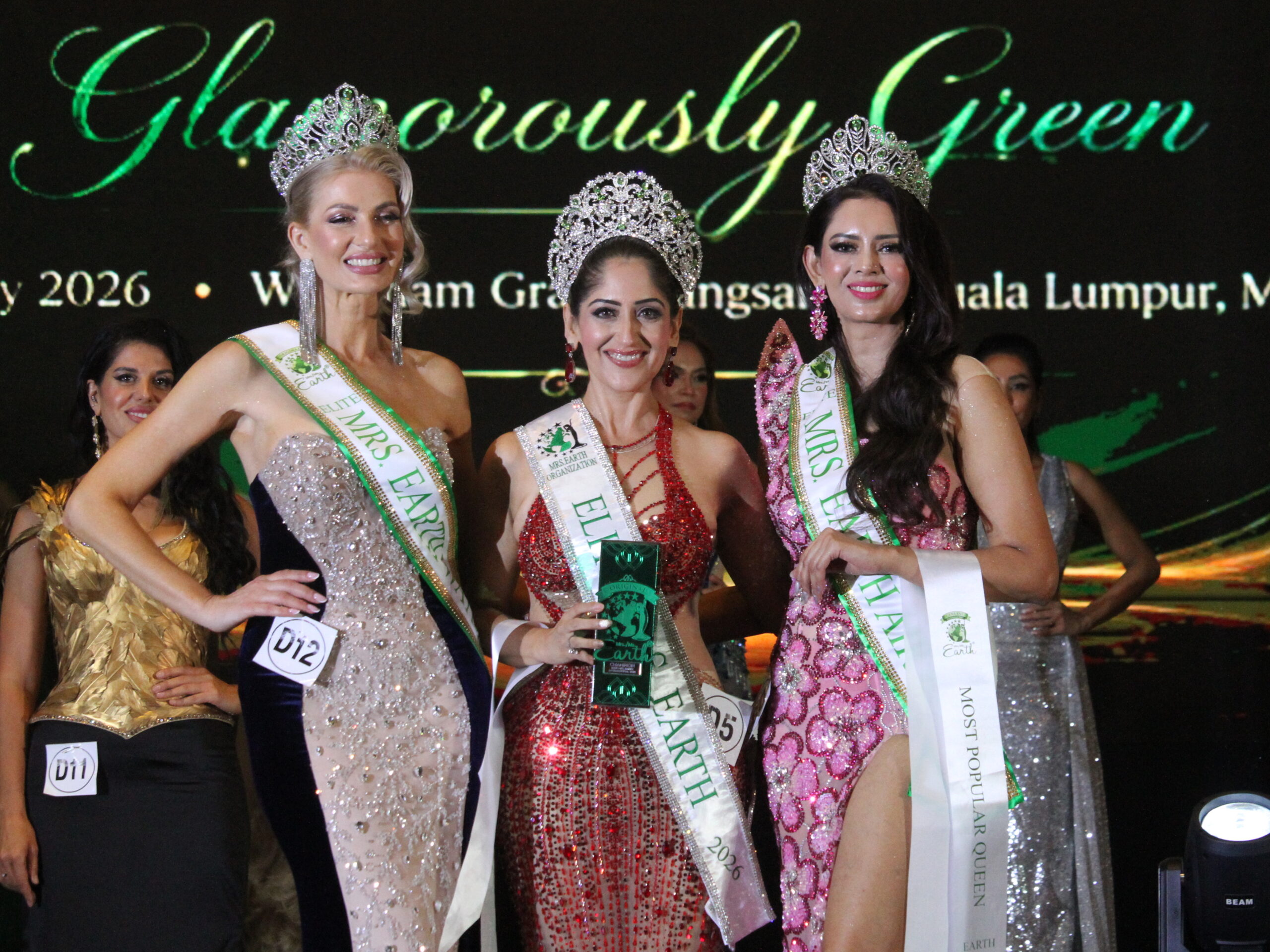 Pemenang dan delegasi Mrs / Ms Earth World Finals 2026 bergambar bersama di Kuala Lumpur.
