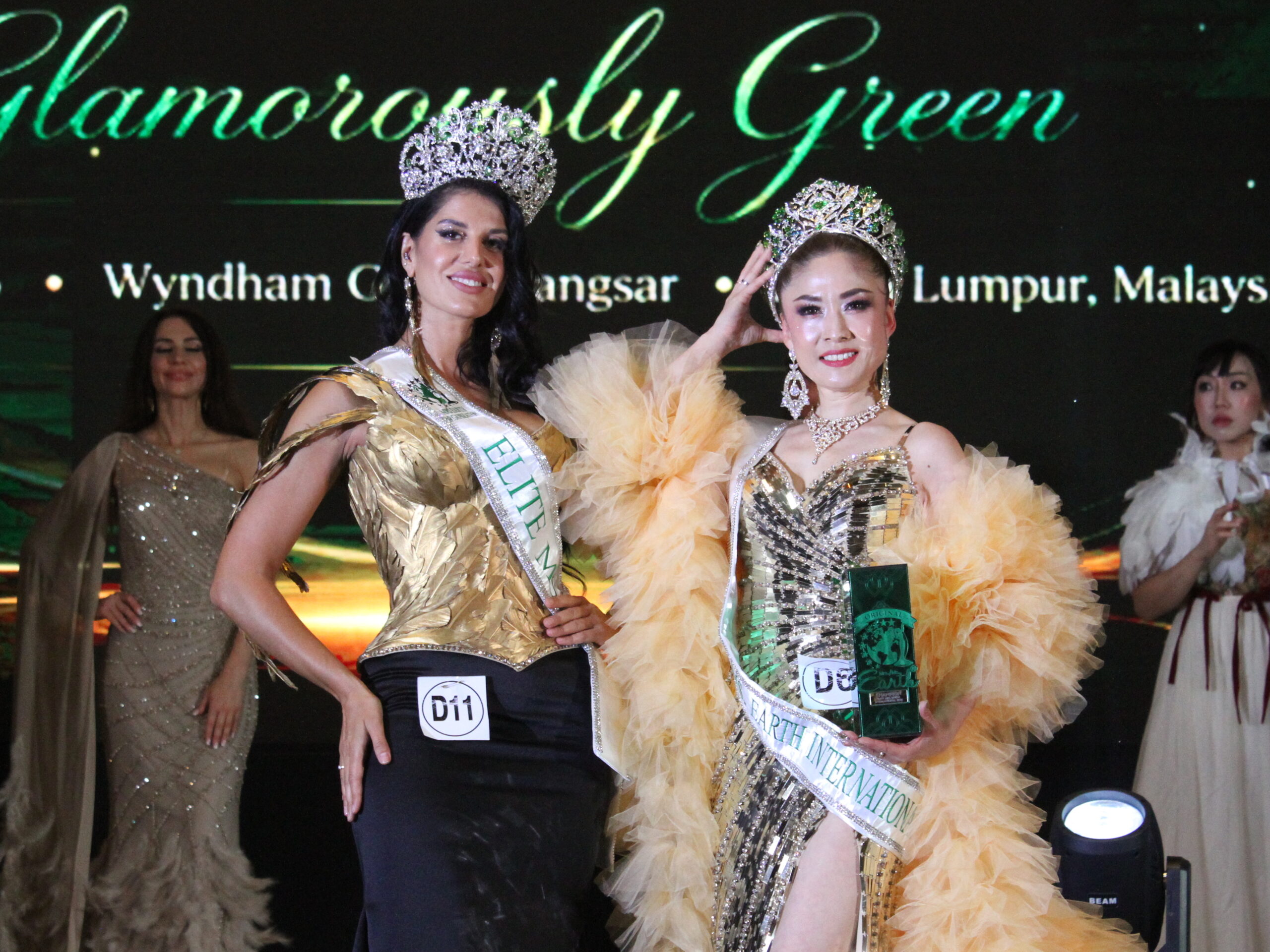 Pemenang dan delegasi Mrs / Ms Earth World Finals 2026 bergambar bersama di Kuala Lumpur.