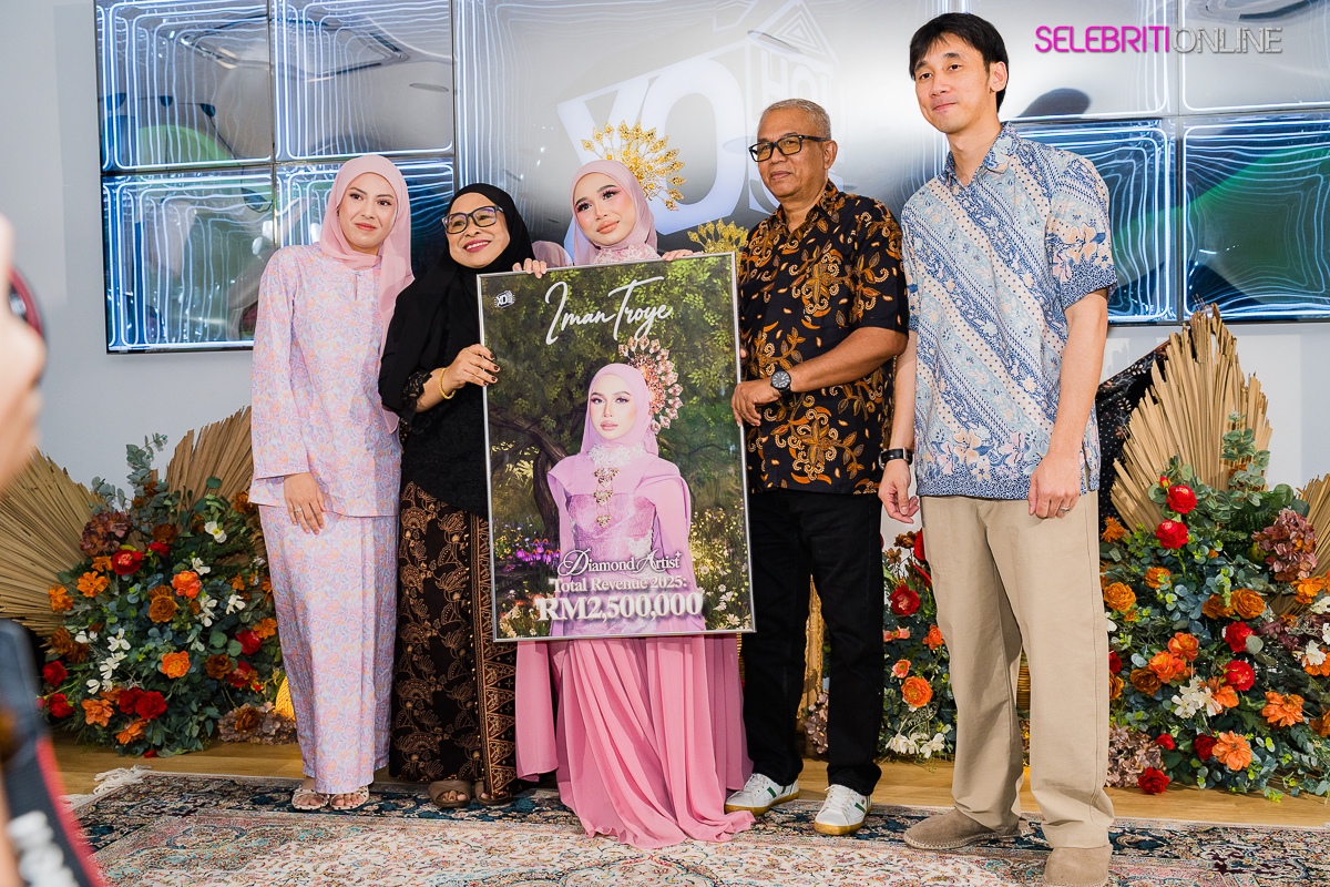 Iman Troye dan Asslahierah menerusi pelancaran Jung Jung Inai