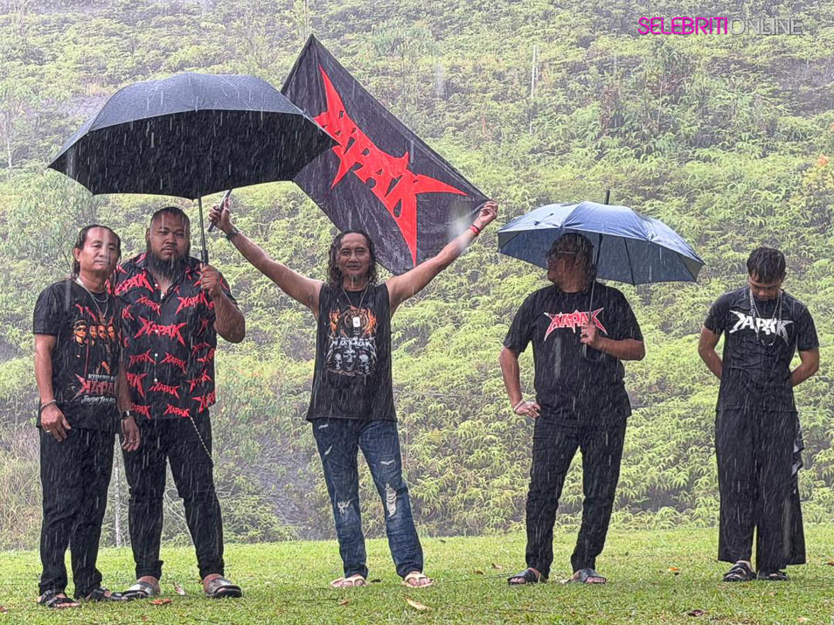 Apak bersama KAPAK meneruskan perjuangan muzik rock Malaysia ke pasaran antarabangsa.